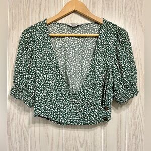 American Eagle Floral Crop Floral Blouse Size Medium EUC